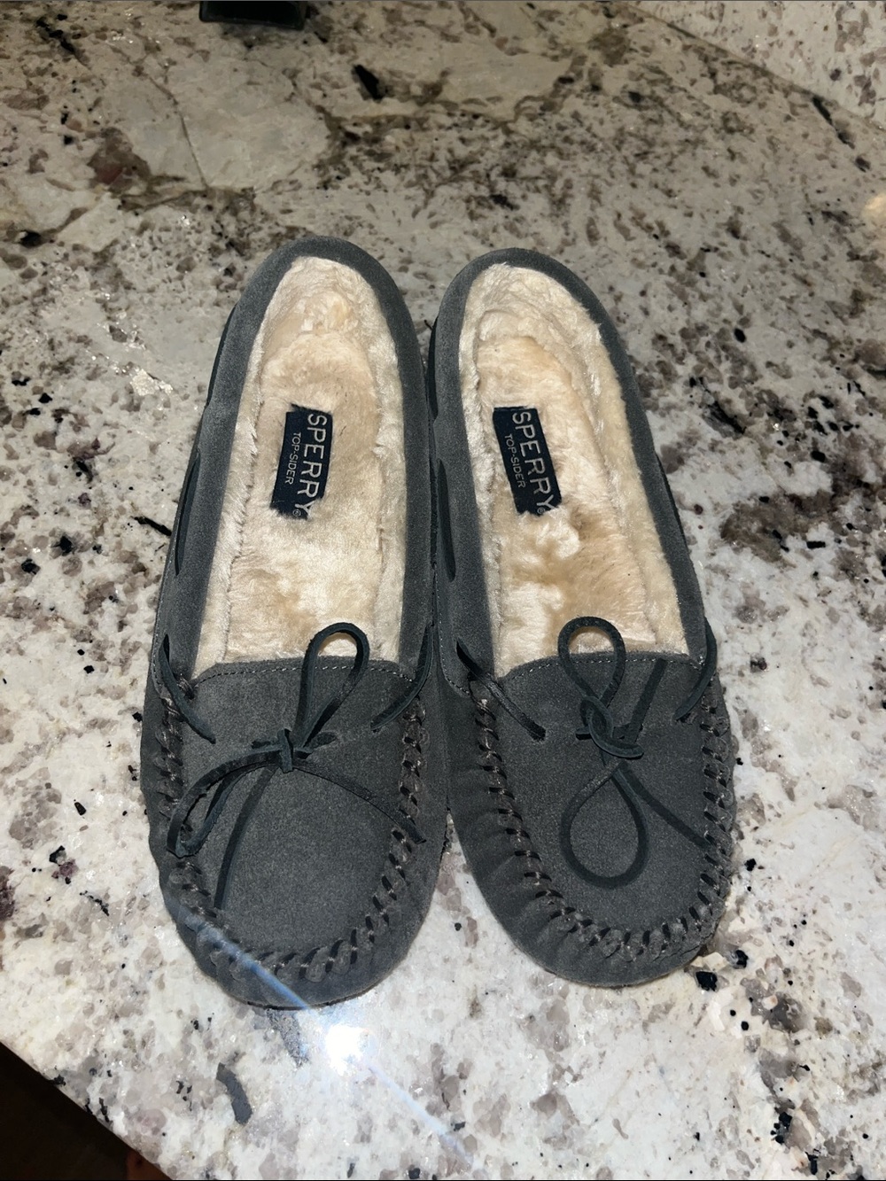 New without tags Sperry women’s grey suede slippers Size 8-9